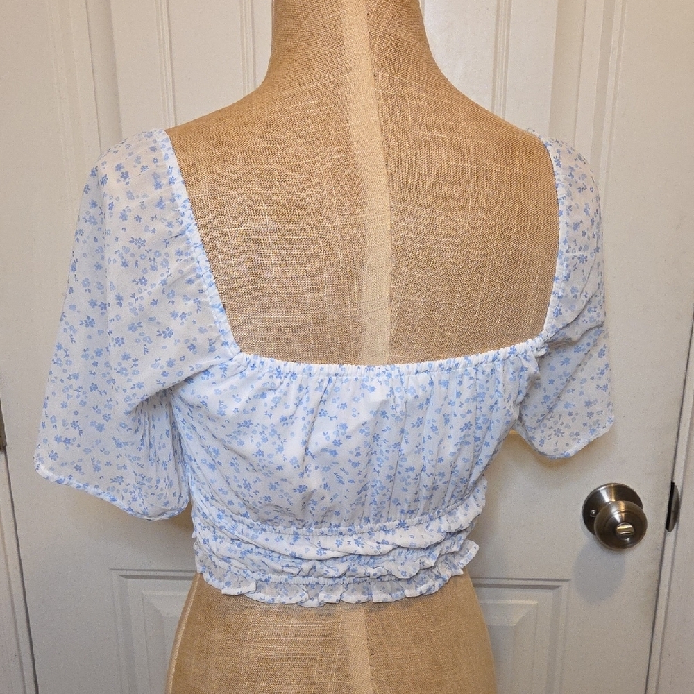 Hollister Blue and White Floral Crop Top - Picture 2 of 6